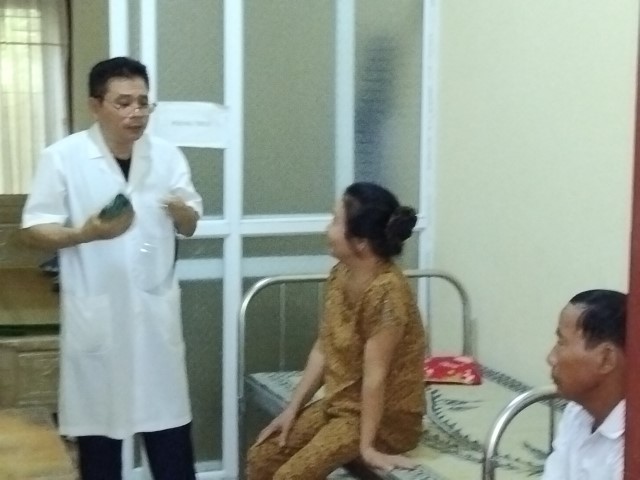 Trạm y tế xã đã tổ chức khám sức khỏe và cấp phát thuốc miễn phí các đồng chí nguyên là cán bộ, công chức, viên chức...